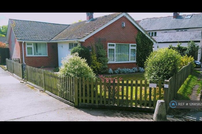 3 Bedroom Bungalow To Rent In Nargate Street, Canterbury, CT3