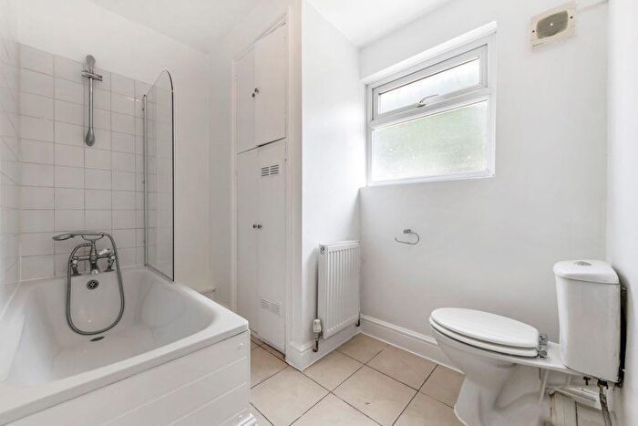 Maisonette To Rent In De'arn Gardens, Mitcham, CR4