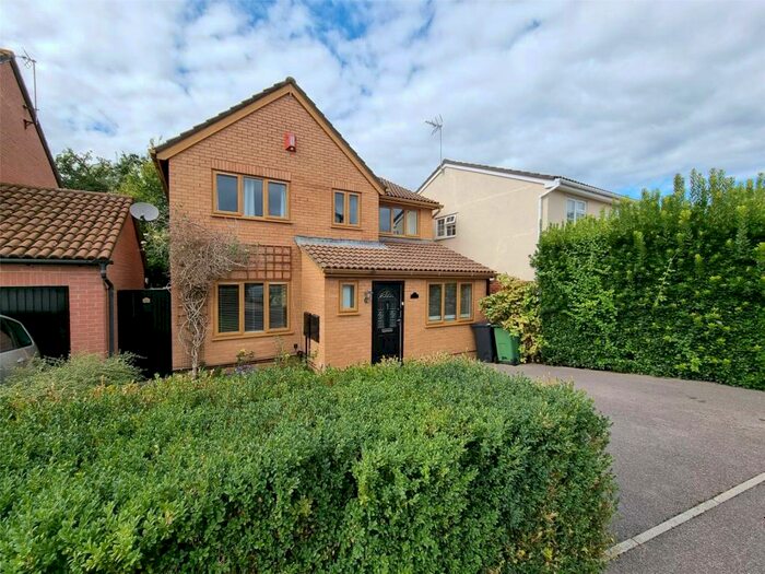 4 Bedroom Detached House To Rent In Lamden Way, Burghfield Common, Reading, Berkshire, RG7