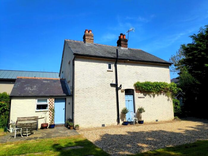 2 Bedroom Semi-Detached House To Rent In Masons Bridge Road, Redhill, RH1