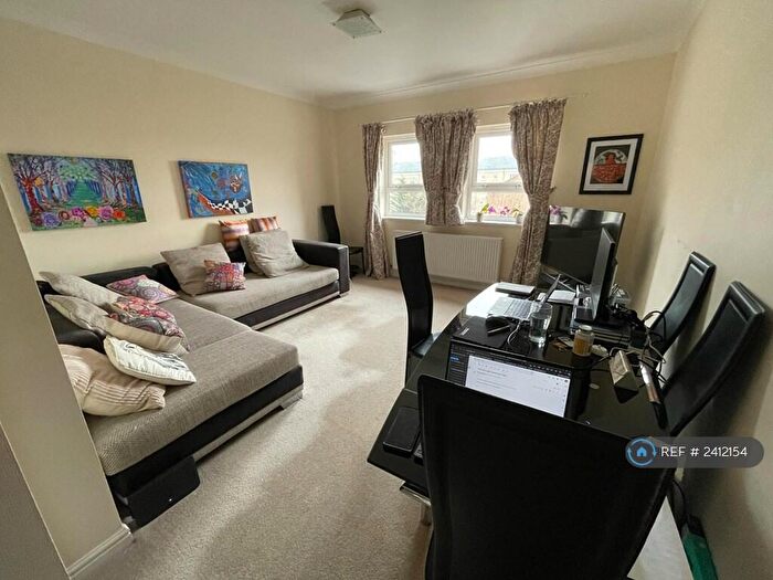 2 Bedroom Flat To Rent In Schooner Close, London, E14