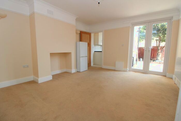 3 Bedroom Apartment To Rent In Western Road, Mitcham, CR4
