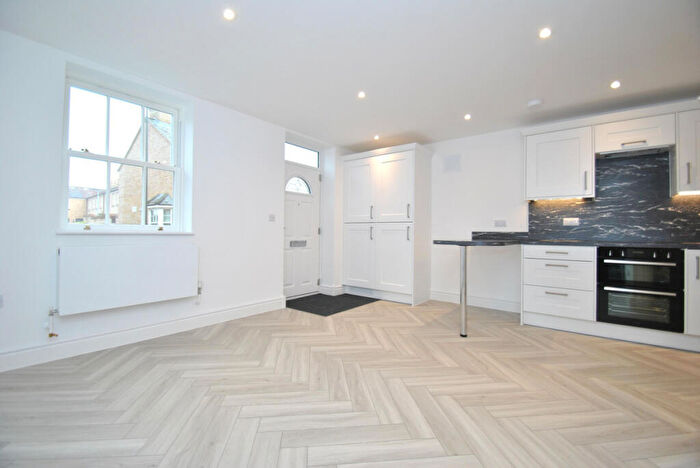 1 Bedroom Maisonette To Rent In Church Street, Biggleswade, SG18