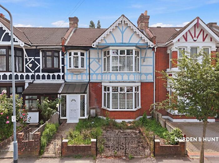 4 Bedroom Terraced House For Sale In Clarendon Gardens, Ilford, IG1