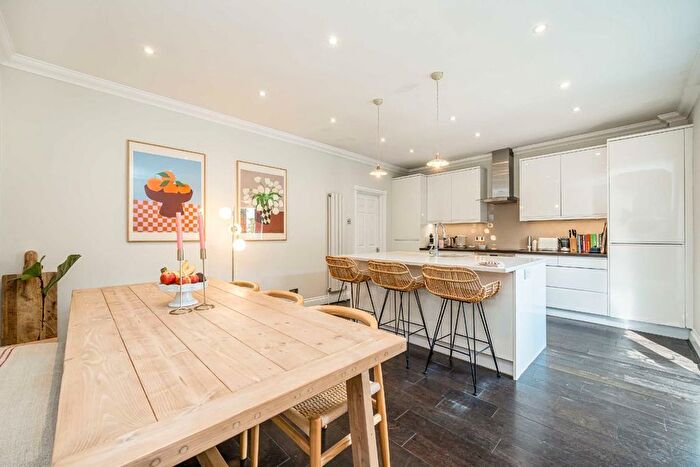 3 Bedroom End Terrace House For Sale In Elmgrove Road, Weybridge, KT13