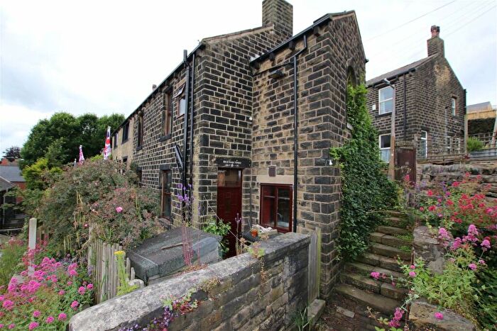 3 Bedroom Semi-Detached House For Sale In High Bank, Thurlstone, S36