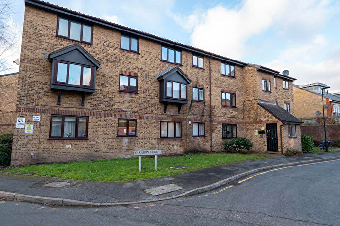 1 Bedroom Flat To Rent In Caradon Close, Leytonstone, E11