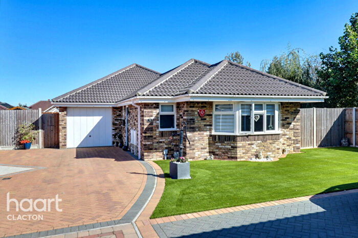 3 Bedroom Detached Bungalow For Sale In Oakview Crescent, Clacton-on-sea, CO16