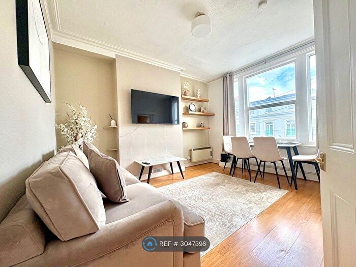 2 Bedroom Flat To Rent In Earls Court Gardens, London, SW5