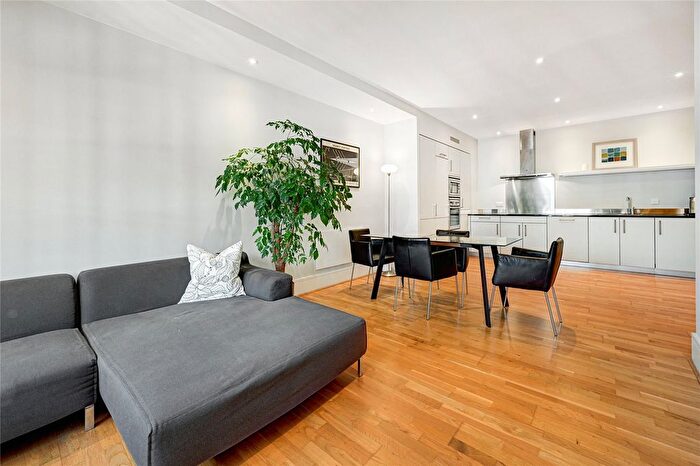 2 Bedroom Flat To Rent In Kean Street, London, WC2B