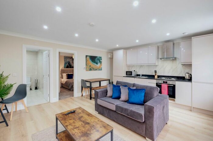 1 Bedroom Flat To Rent In Deanway, Chalfont Saint Giles, HP8