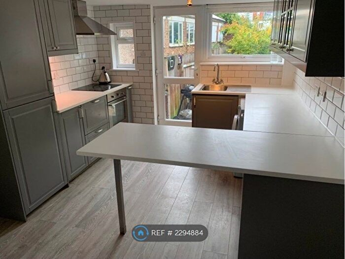 3 Bedroom Terraced House To Rent In Cross Road, Croydon, CR0