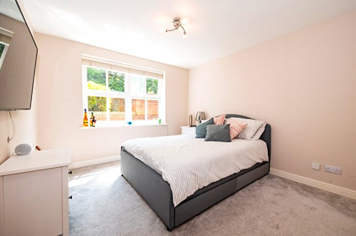 2 Bedroom Apartment To Rent In Ref: Gk - Union Street, Farnborough, GU14