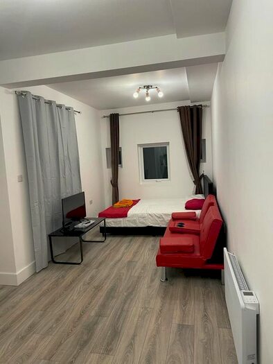 Studio To Rent In York Road, Teddington TW11