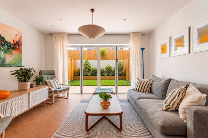 3 Bedroom Terraced House For Sale In Lincoln Cottages, BN2