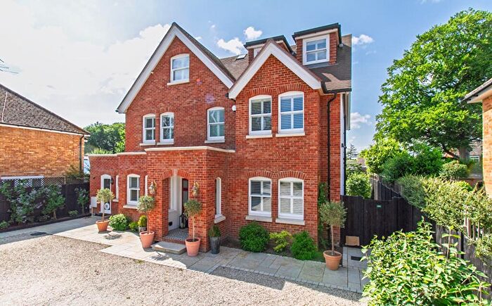 4 Bedroom Detached House For Sale In Pondtail Road, Fleet, GU51