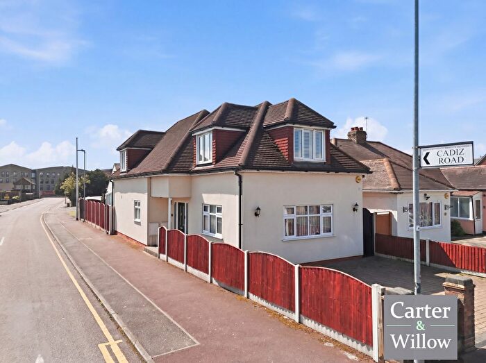 3 Bedroom Detached House For Sale In Cadiz Road, Dagenham, RM10