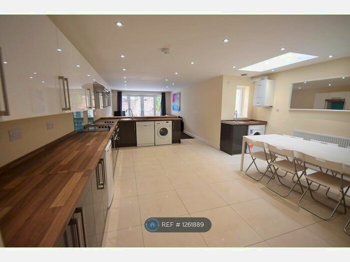 8 Bedroom Terraced House To Rent In Flora Street, Cardiff, CF24