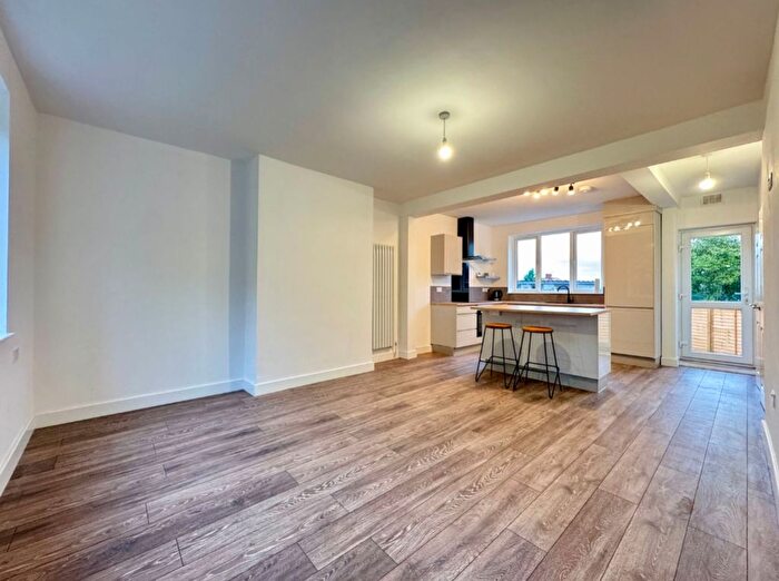 3 Bedroom Detached House To Rent In Lewis Road, Sheffield, South Yorkshire, S13