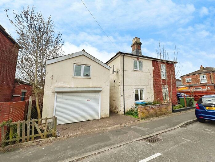 3 Bedroom Semi Detached House For Sale In Carlisle Road, Shirley, Southampton, SO16