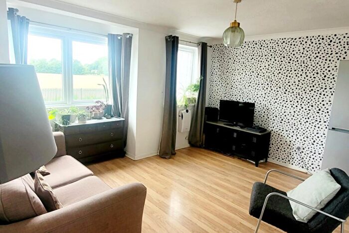 1 Bedroom Flat For Sale In Ibbotson Court, Poyle Road, Colnbrook, SL3