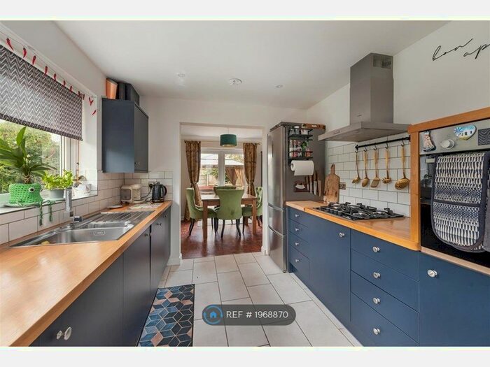 3 Bedroom Bungalow To Rent In Columbia Avenue, Whitstable, CT5