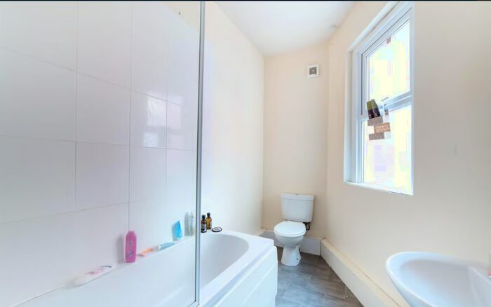 3 Bedroom Flat To Rent In Shortridge Terrace, Jesmond, Jesmond, Tyne And Wear, NE2