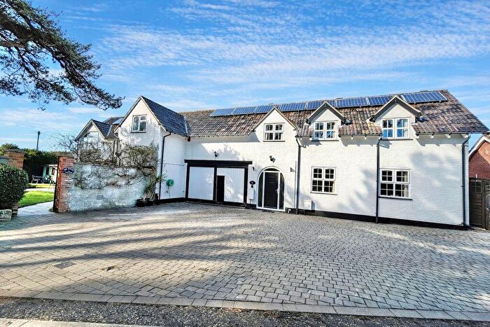 6 Bedroom Detached House For Sale In Coast Road, Hopton, NR31