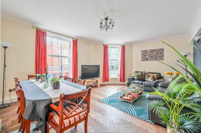 4 Bedroom Flat To Rent In Broadlands Avenue, Streatham Hill, London, SW16