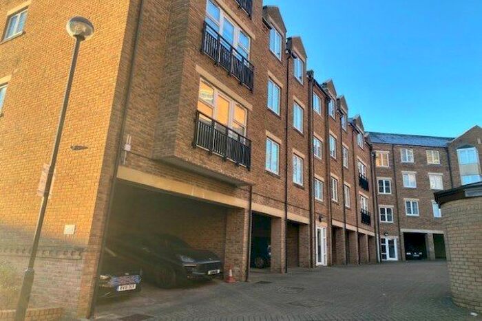 2 Bedroom Flat To Rent In Caversham Place, Sutton Coldfield B73
