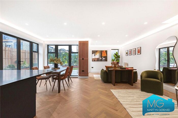 4 Bedroom Detached House For Sale In Lancaster Road, Barnet, EN4