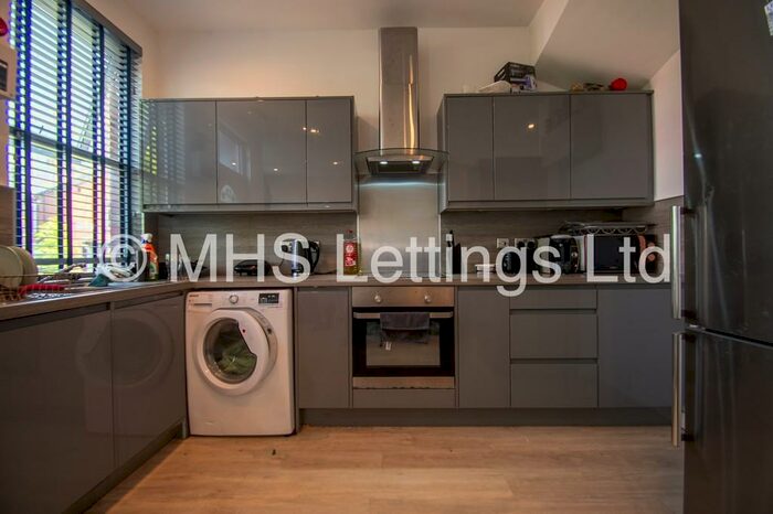 4 Bedroom Terraced House To Rent In Beechwood Crescent, Leeds, LS4