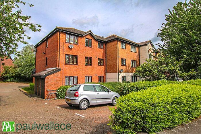 1 Bedroom Apartment To Rent In Parrotts Field, Hoddesdon, EN11