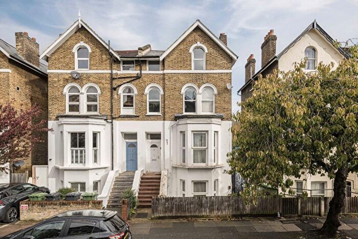 3 Bedroom Flat To Rent In Mount Pleasant Road, London, SE13