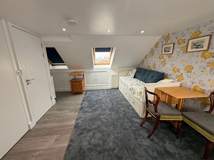 Studio To Rent In Thames Avenue, Perivale, UB6