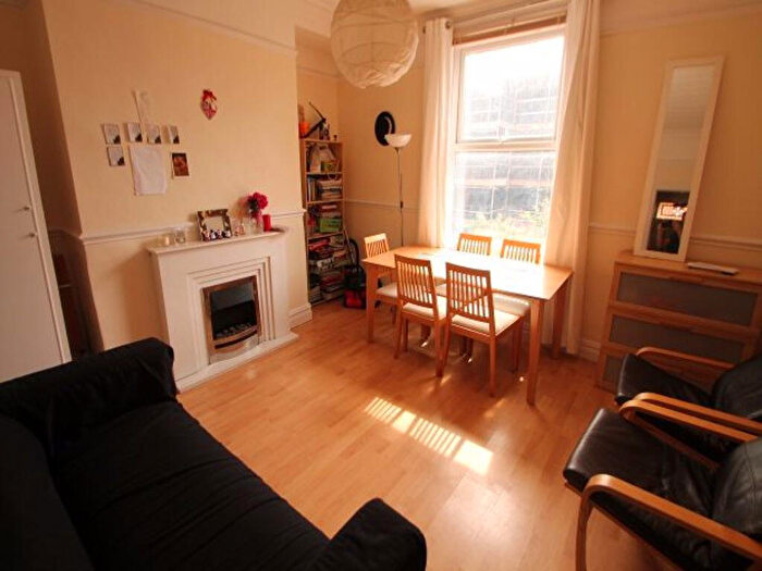 4 Bedroom House To Rent In Claremont Grove, Leeds, LS3