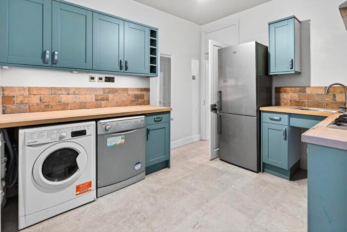 1 Bedroom Apartment To Rent In Waterloo Terrace, Islington, London, N1