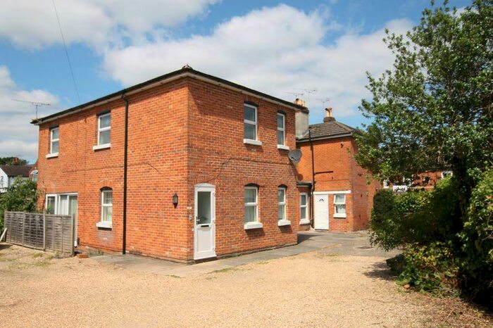 2 Bedroom Flat To Rent In Winchester Road, Romsey, SO51
