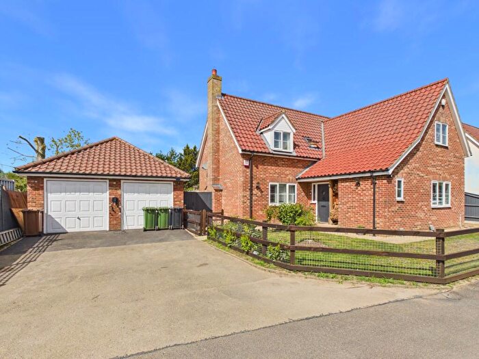 4 Bedroom Chalet For Sale In Lark Road, Stoke Ferry, King's Lynn, PE33