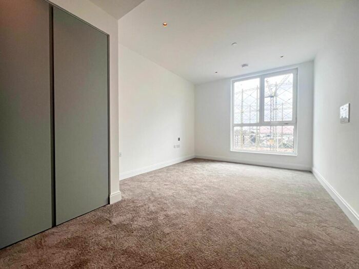 2 Bedroom Apartment To Rent In Fl, Gasholder Place, SE11