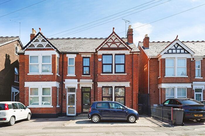 3 Bedroom Semi Detached House For Sale In Stroud Road, Gloucester, Gloucestershire, GL1