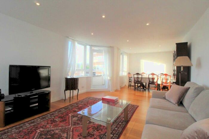 3 Bedroom Flat To Rent In Porchester Terrace, London, W2