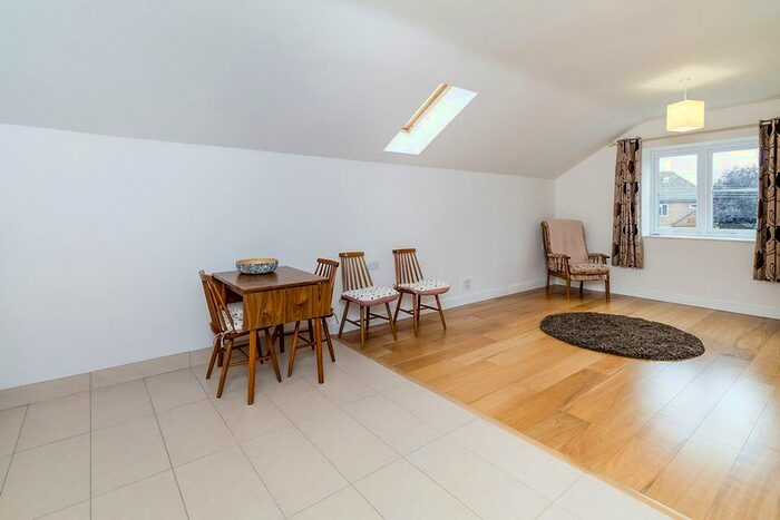 2 Bedroom Flat To Rent In Ash Road, Hartley, Longfield, Kent, DA3