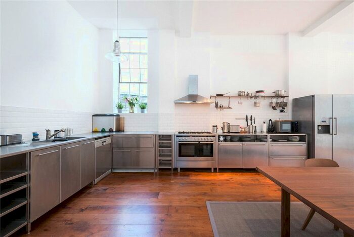 2 Bedroom Flat To Rent In Charterhouse Square, London EC1M