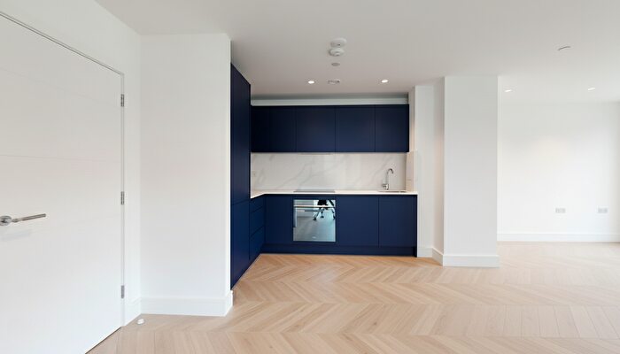 2 Bedroom Flat To Rent In Hounslow, London, TW8