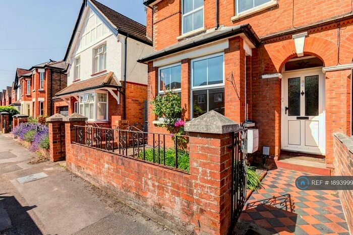 6 Bedroom Semi-Detached House To Rent In Deerbarn Road, Guildford, GU2