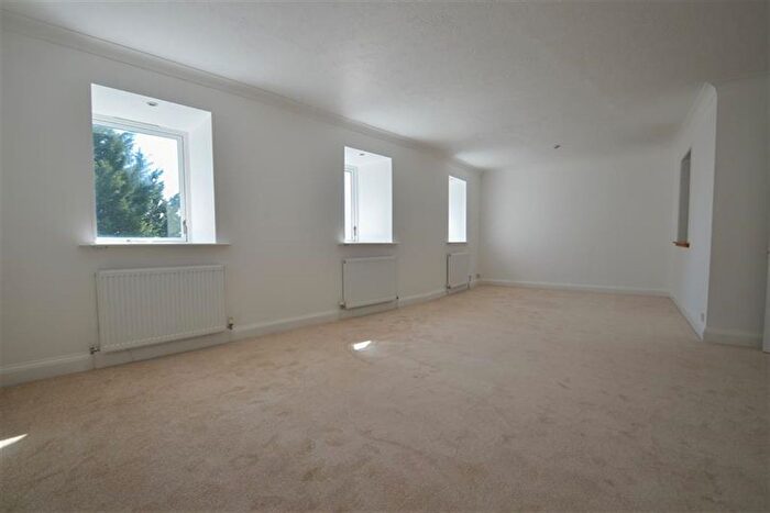 2 Bedroom Flat To Rent In Lower Street, Pulborough, West Sussex, RH20