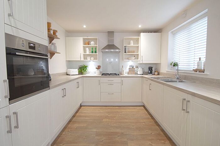 4 Bedroom Detached House For Sale In Restharrow Road, Broughton, HP22