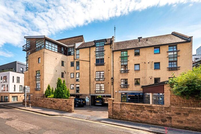 2 Bedroom Apartment For Sale In Old Tolbooth Wynd, Edinburgh, Midlothian, EH8