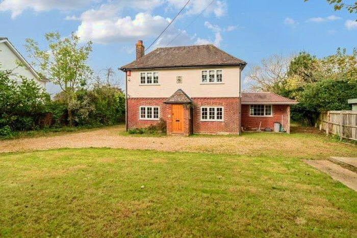 3 Bedroom Cottage To Rent In Main Road, Lymington, SO41